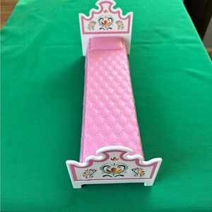 Disney Frozen 2 Ultimate Arendelle Castle Anna's Bed Pink White Headboard HTF